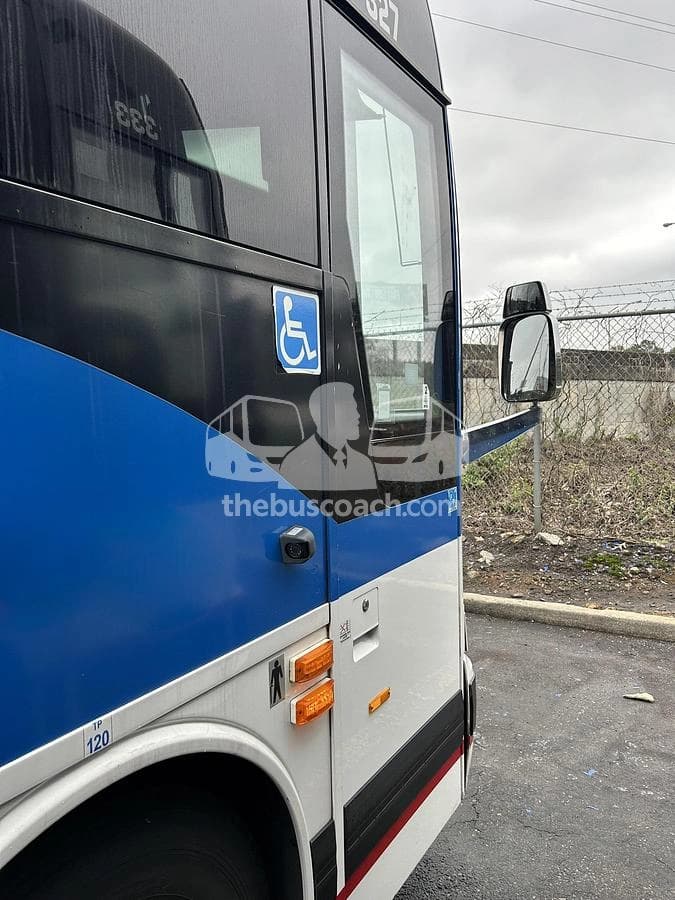 2015 Prevost X3-45 ADA - Image 19