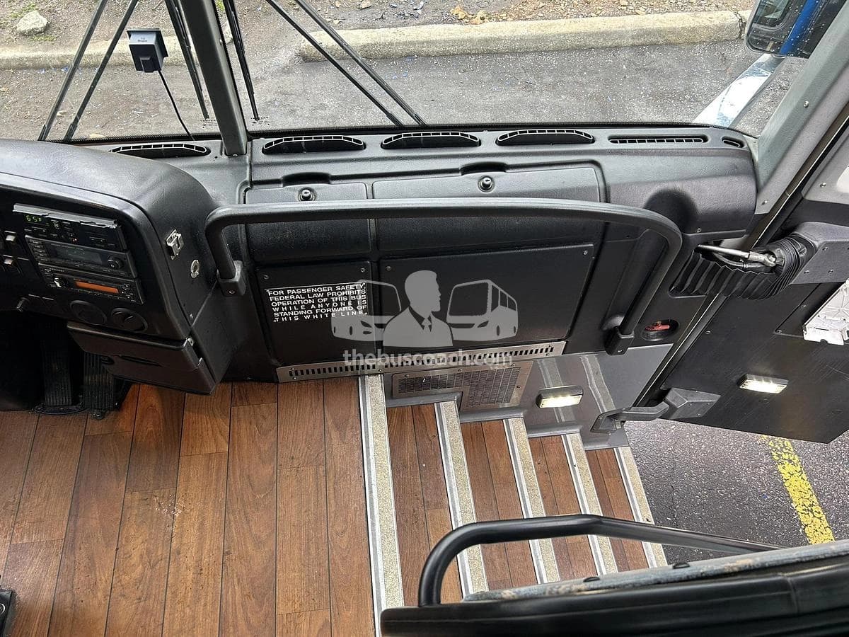 2015 Prevost X3-45 ADA - Image 21