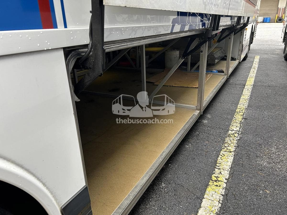 2015 Prevost X3-45 ADA - Image 9