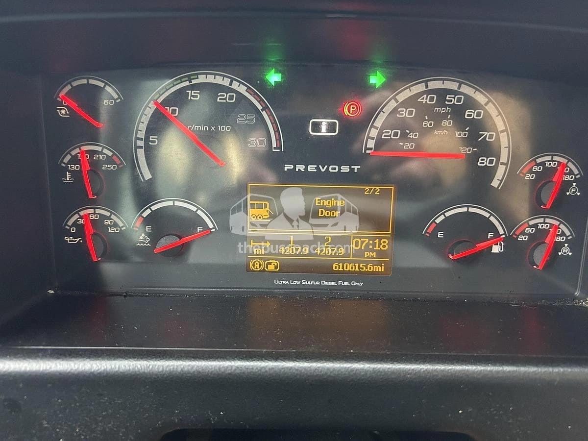 2013 Prevost X3-45 ADA - Image 2