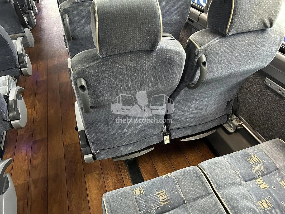 2013 Prevost X3-45 ADA - Image 11