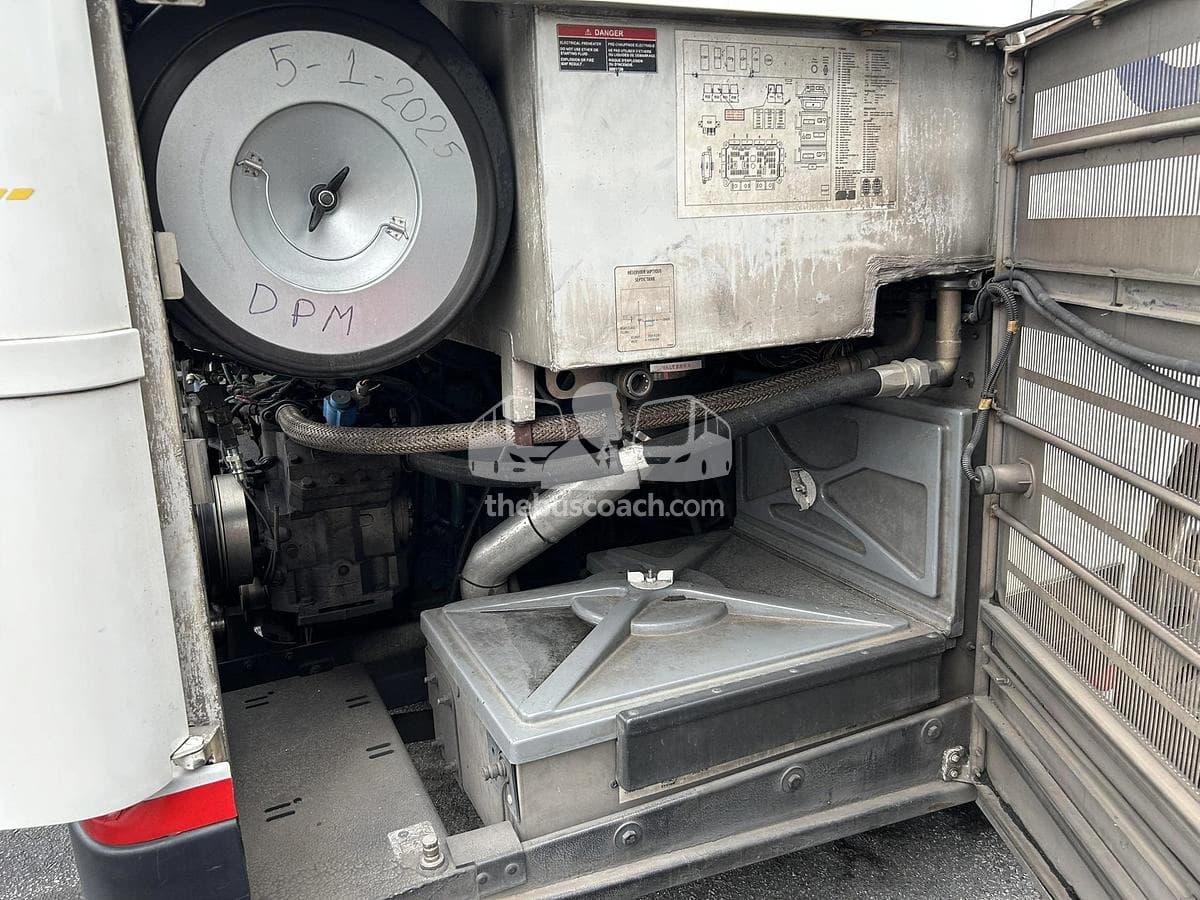 2013 Prevost X3-45 ADA - Image 15