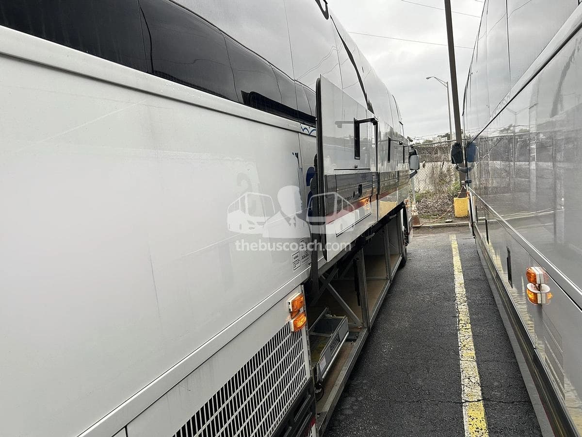 2013 Prevost X3-45 ADA - Image 17