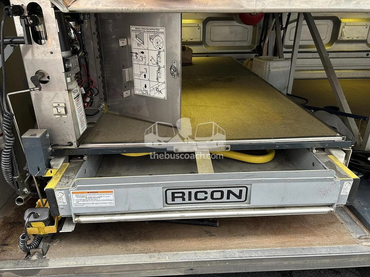 2013 Prevost X3-45 ADA - Image 4