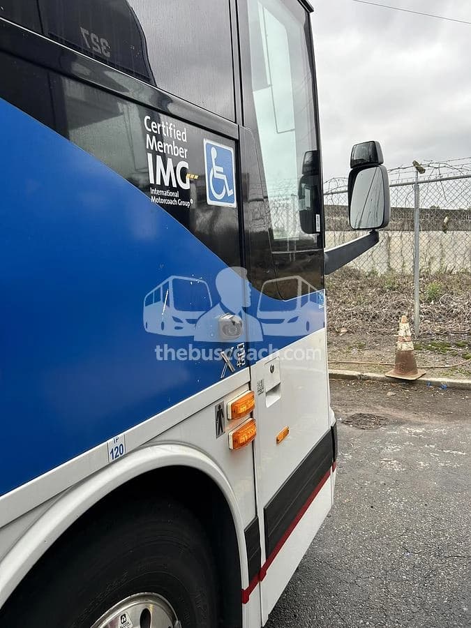 2013 Prevost X3-45 ADA - Image 10