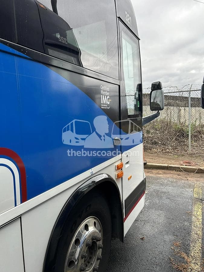 2013 Prevost X3-45 ADA - Image 13