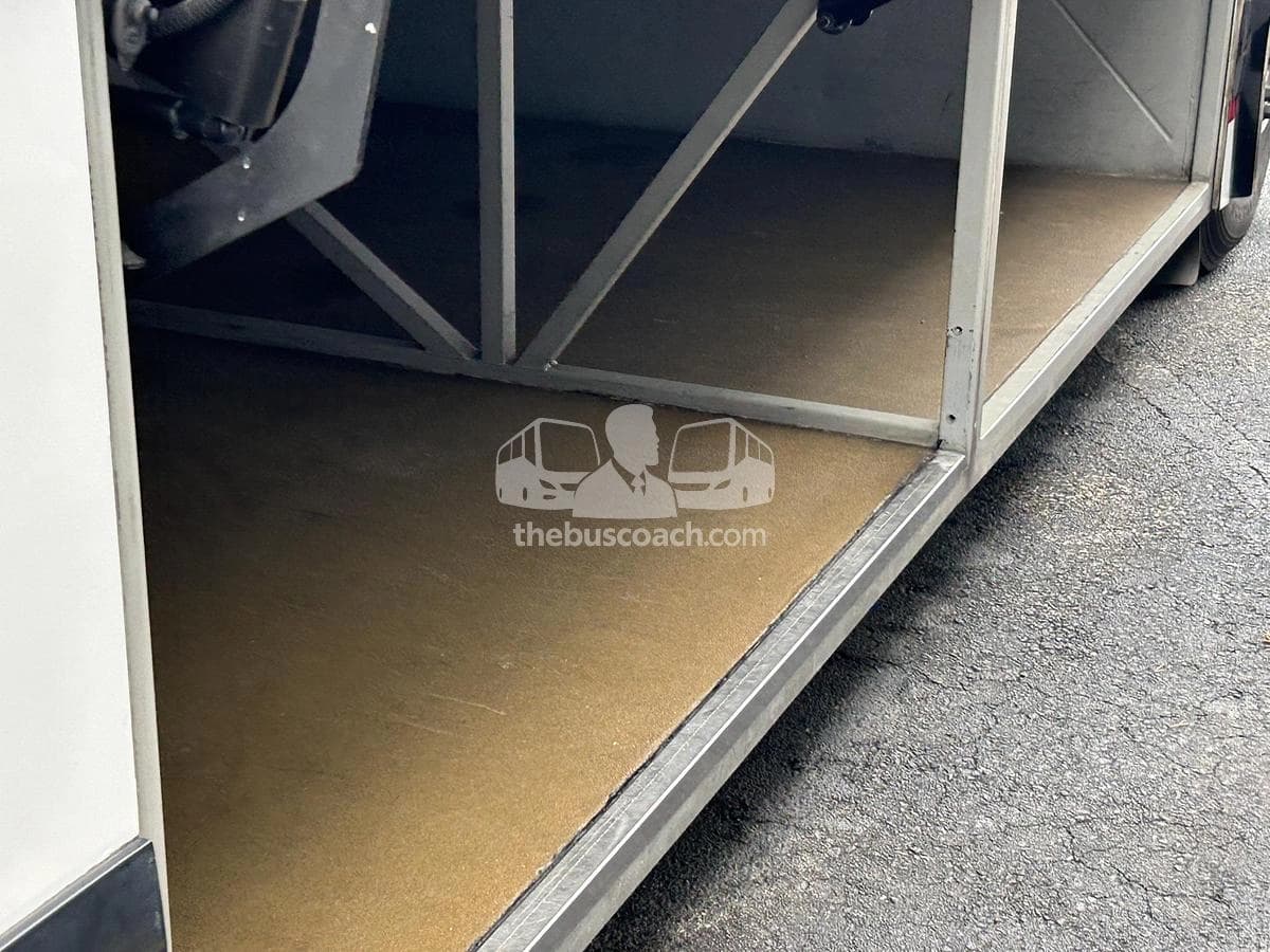 2013 Prevost X3-45 ADA - Image 15