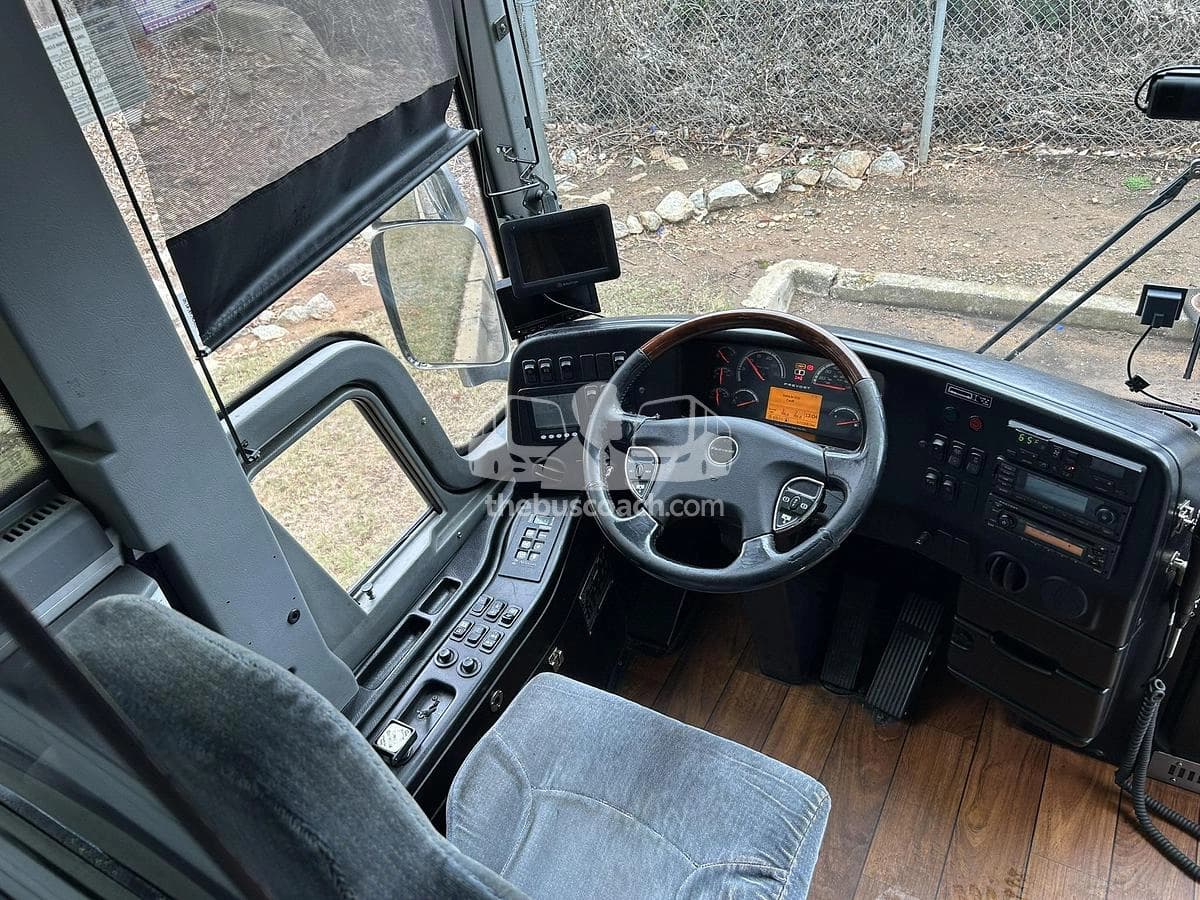 2013 Prevost X3-45 ADA - Image 20