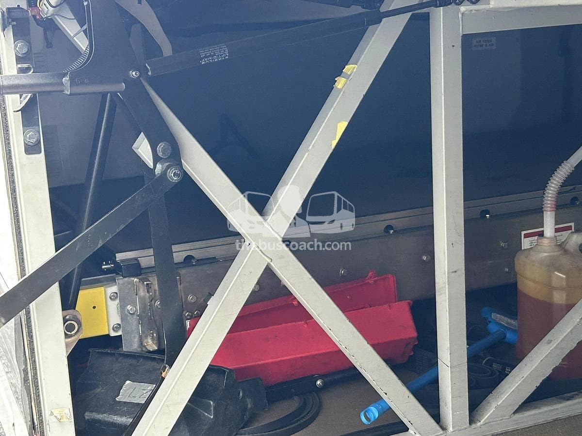 2013 Prevost X3-45 ADA - Image 3