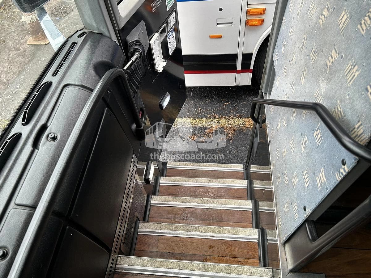 2013 Prevost X3-45 ADA - Image 24