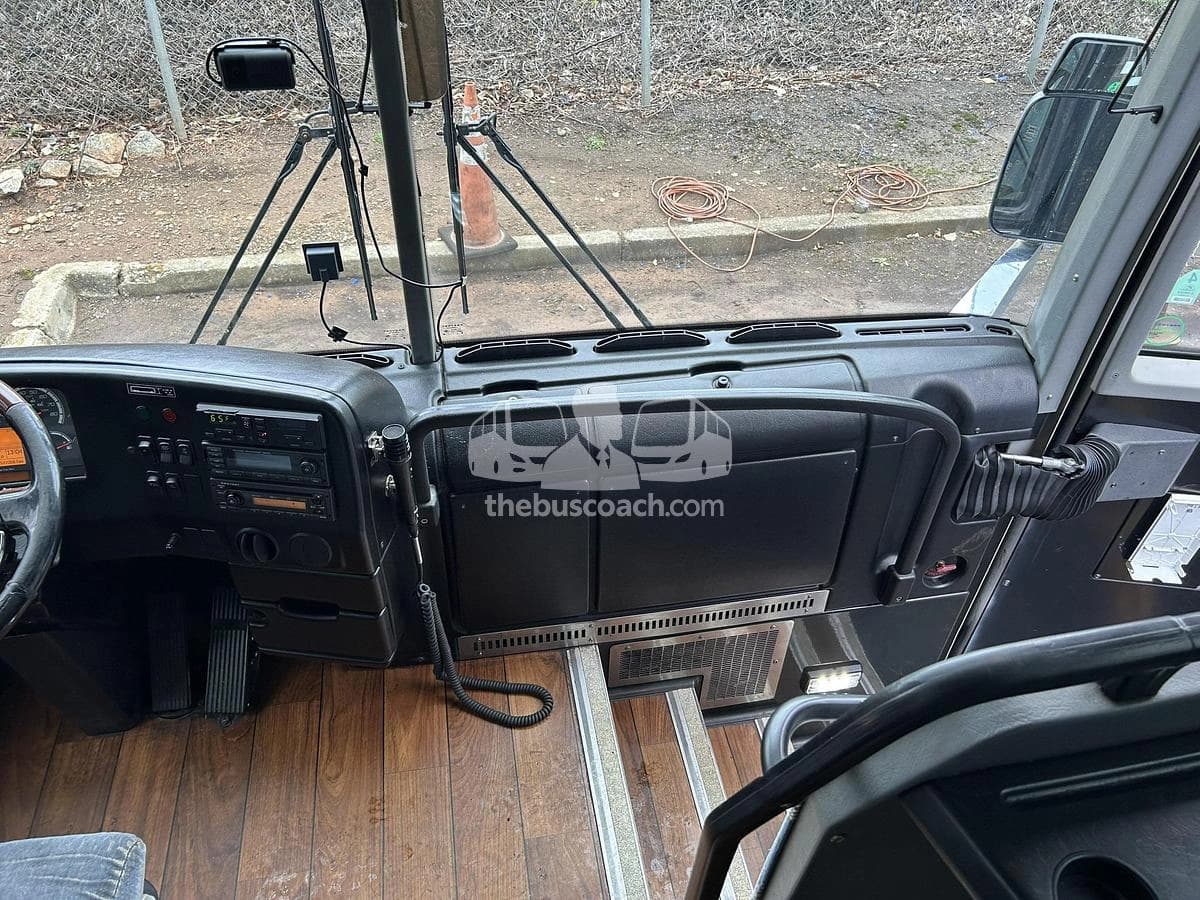 2013 Prevost X3-45 ADA - Image 5