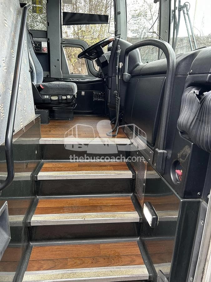 2013 Prevost X3-45 ADA - Image 6