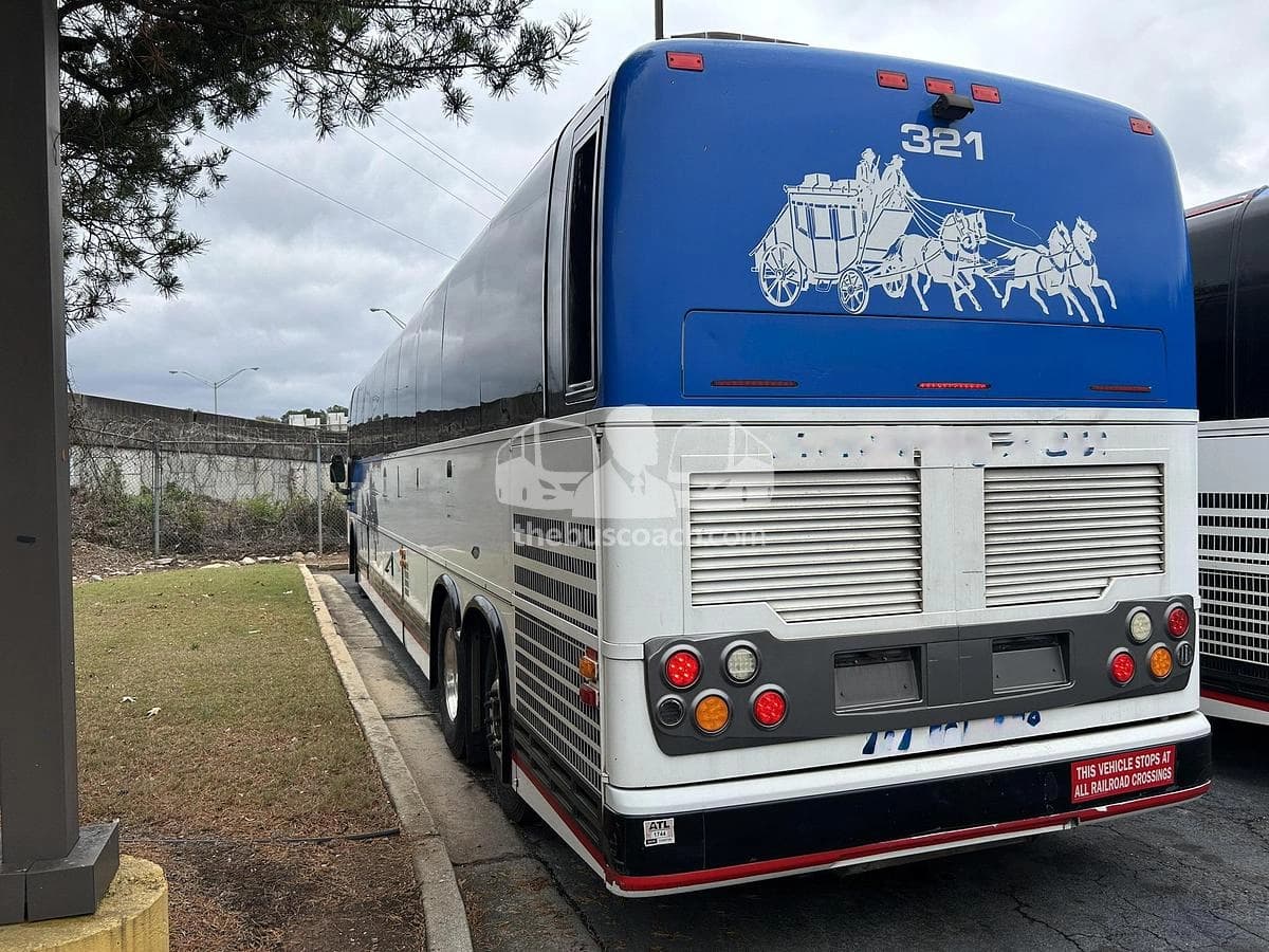 2013 Prevost X3-45 ADA - Image 7