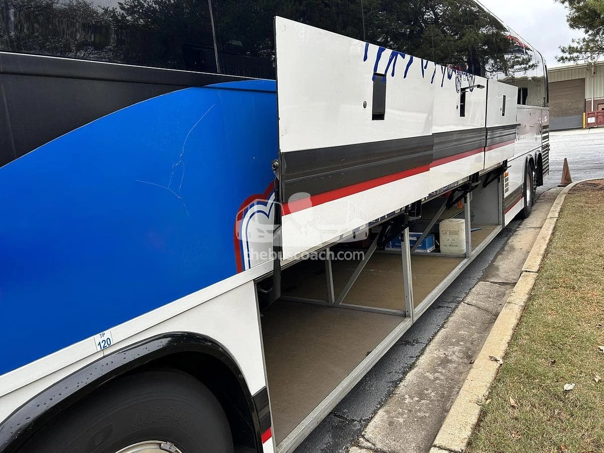 2013 Prevost X3-45 ADA - Image 10