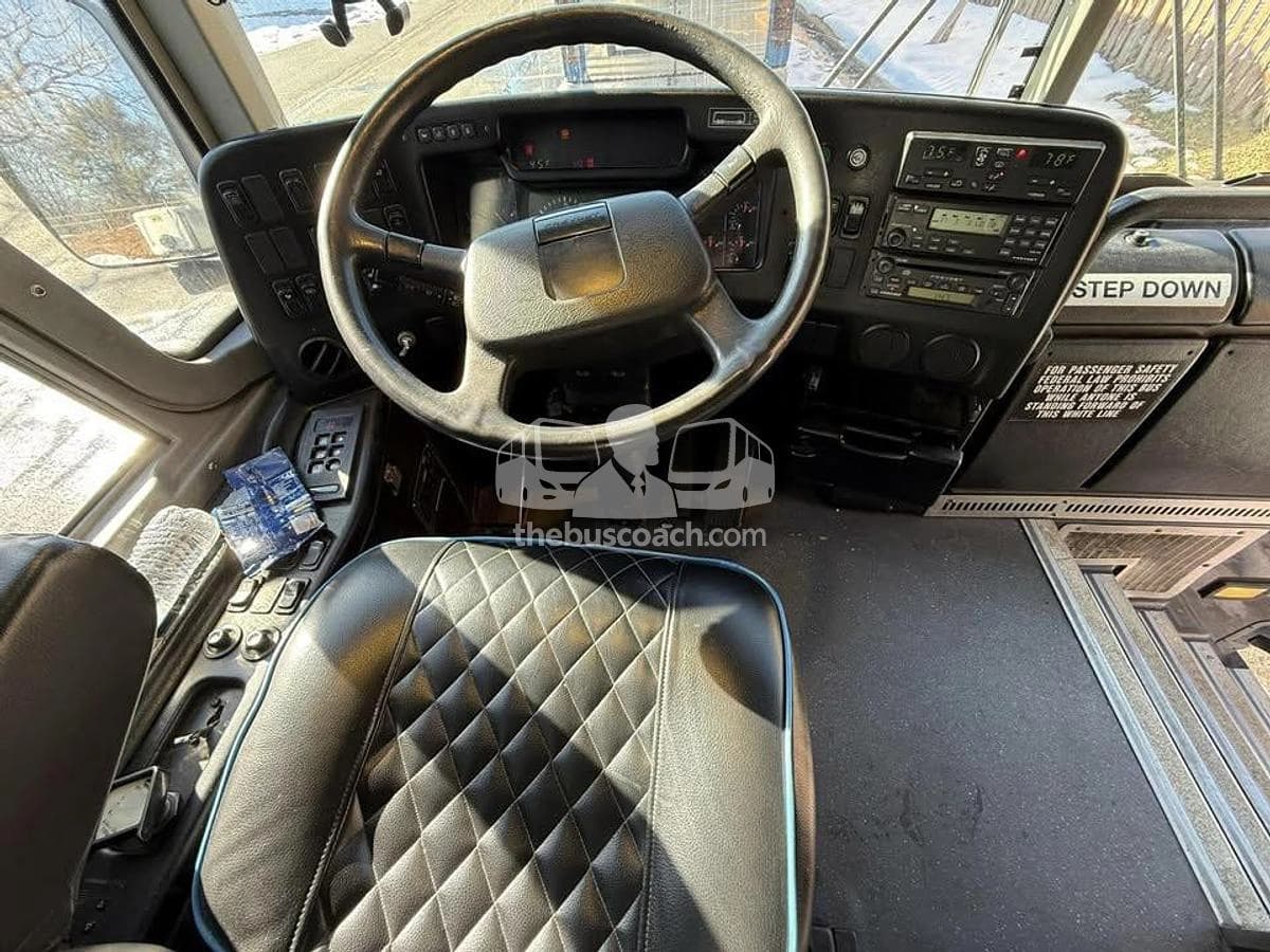 2006 Prevost X3-45 - Image 4