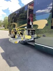 2017 Prevost H3-45 ADA bus