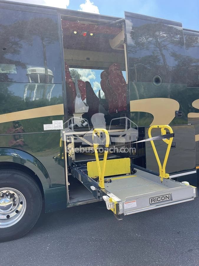 2017 Prevost H3-45 ADA - Image 12