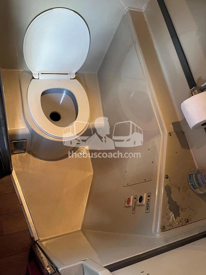 2017 Prevost H3-45 ADA - Image 4