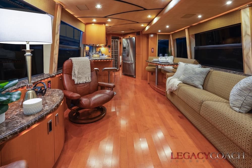 2006 Prevost Marathon H3-45 Coach - Image 2