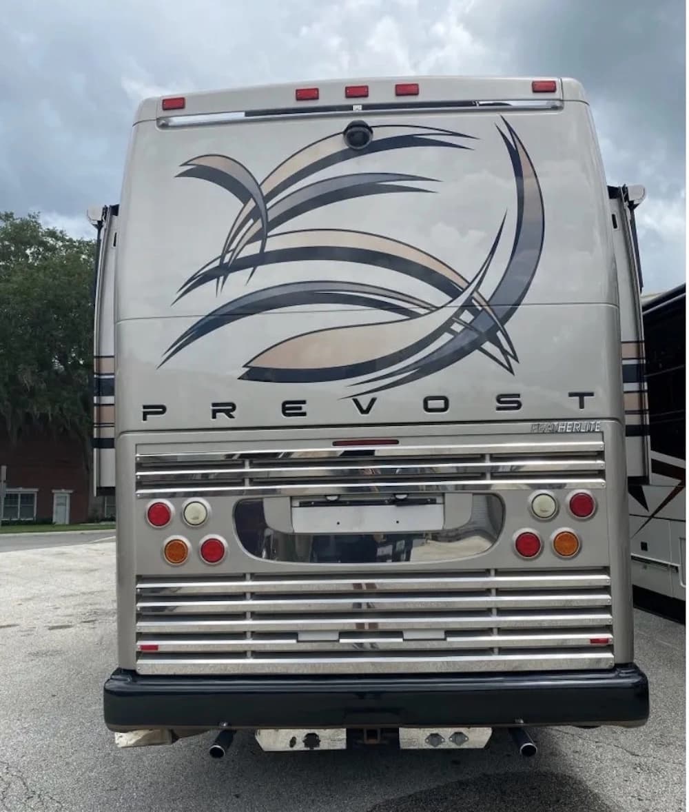2007 Prevost Featherlite H3-45 Coach - Image 2