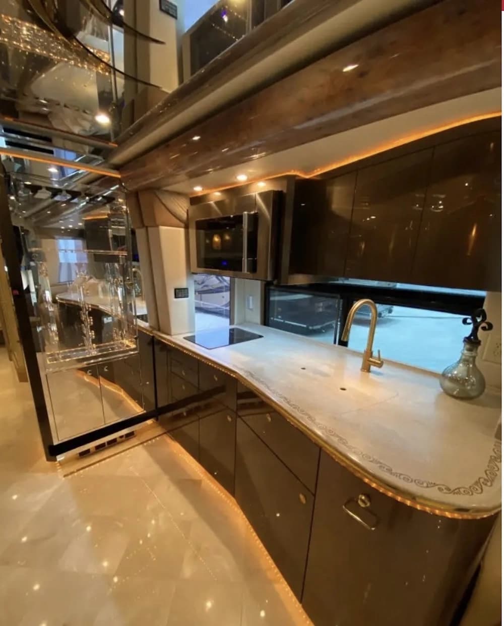 2007 Prevost Featherlite H3-45 Coach - Image 11