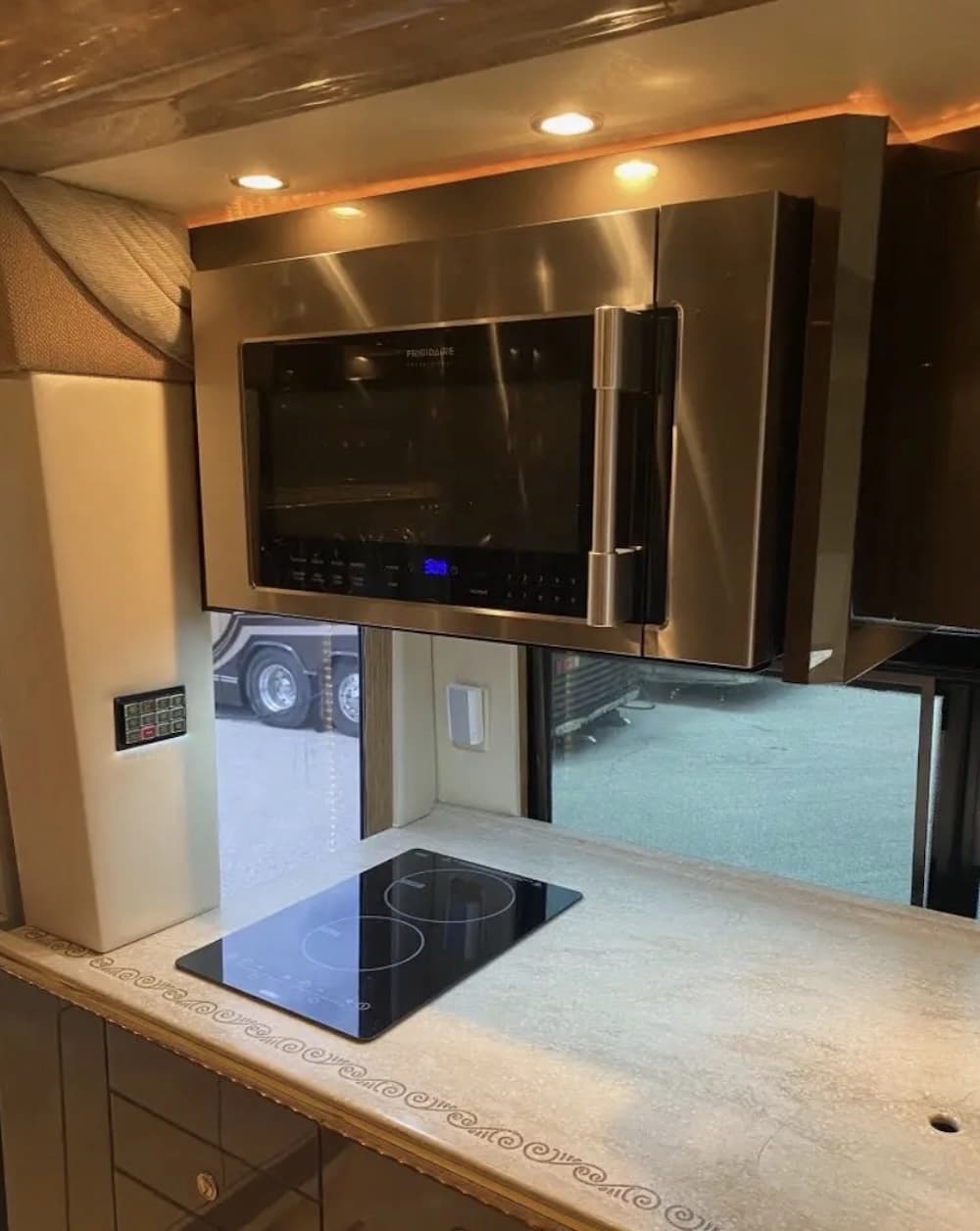 2007 Prevost Featherlite H3-45 Coach - Image 13