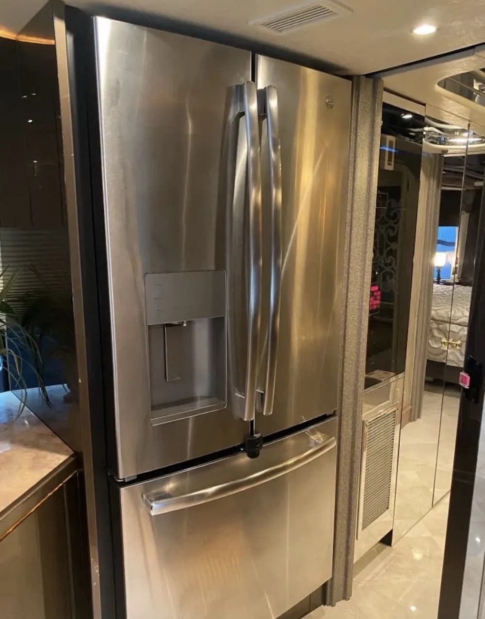 2007 Prevost Featherlite H3-45 Coach - Image 14