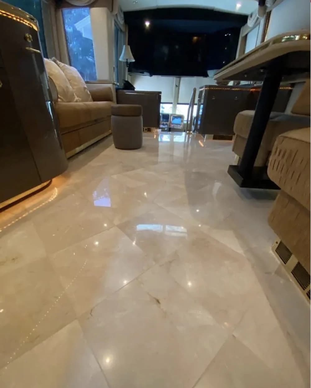 2007 Prevost Featherlite H3-45 Coach - Image 15