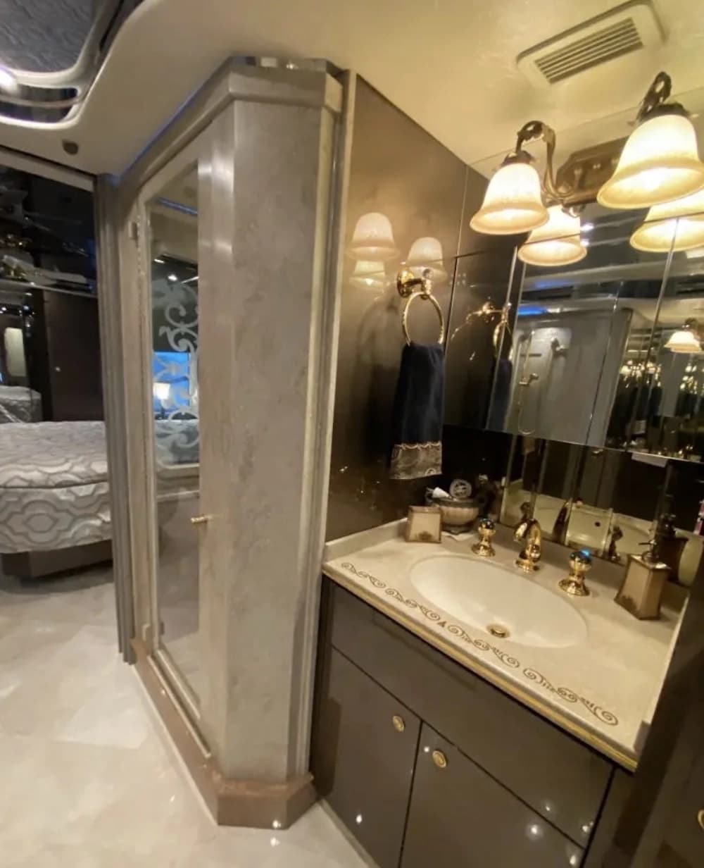 2007 Prevost Featherlite H3-45 Coach - Image 16