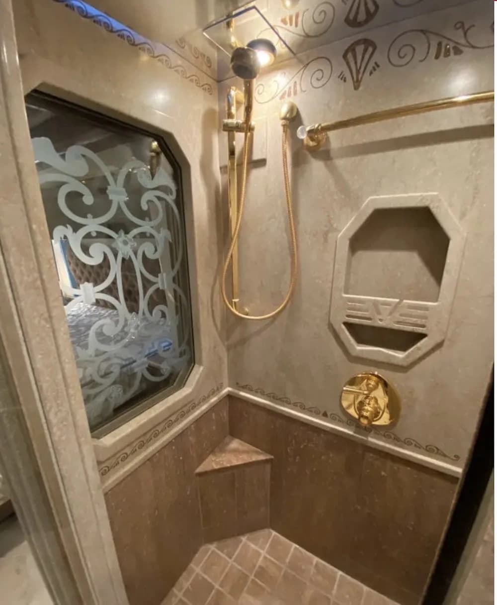 2007 Prevost Featherlite H3-45 Coach - Image 17