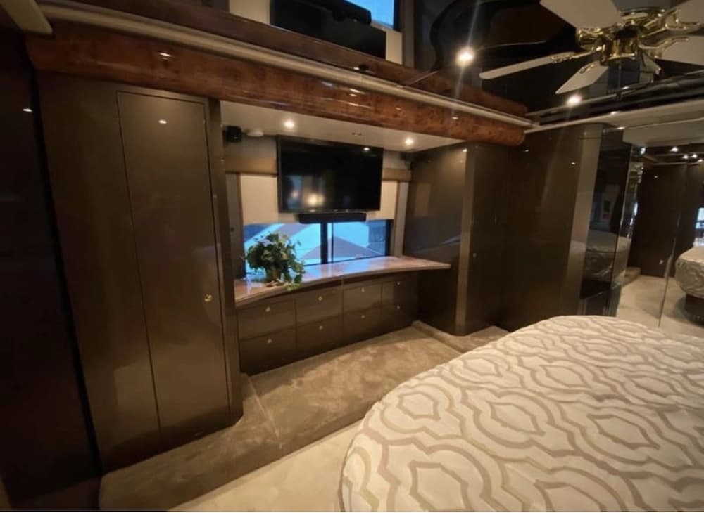 2007 Prevost Featherlite H3-45 Coach - Image 19