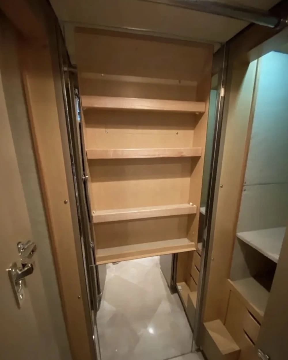 2007 Prevost Featherlite H3-45 Coach - Image 23