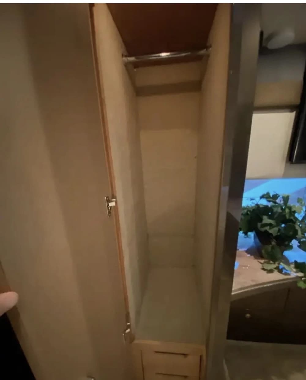 2007 Prevost Featherlite H3-45 Coach - Image 24