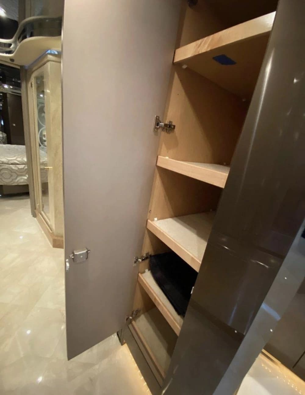 2007 Prevost Featherlite H3-45 Coach - Image 25