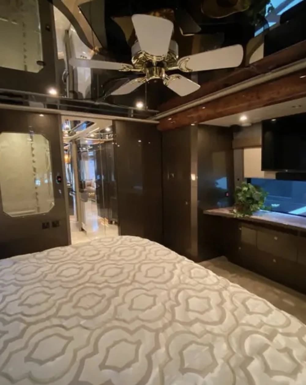 2007 Prevost Featherlite H3-45 Coach - Image 26