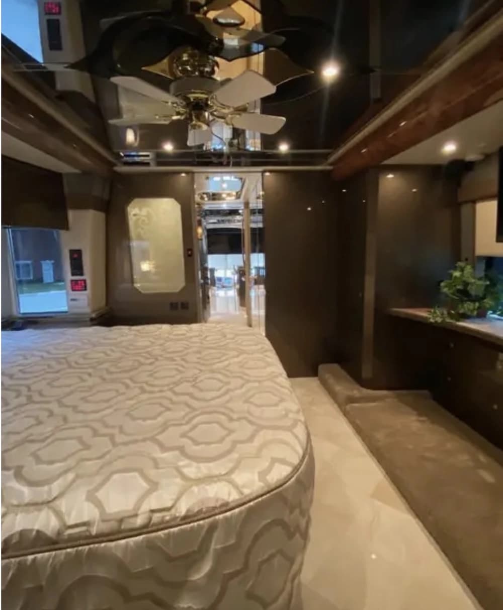 2007 Prevost Featherlite H3-45 Coach - Image 27