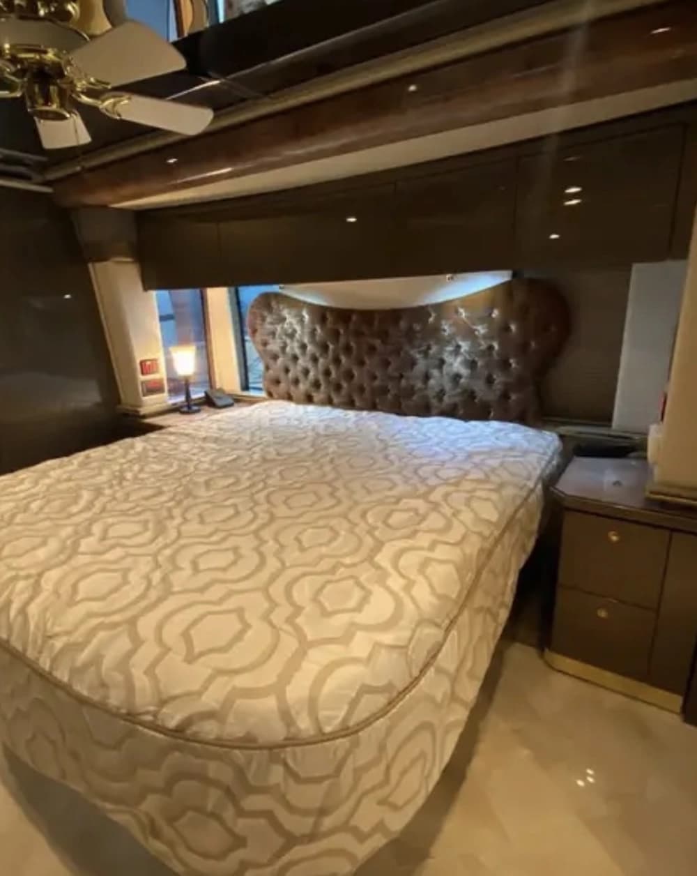 2007 Prevost Featherlite H3-45 Coach - Image 29