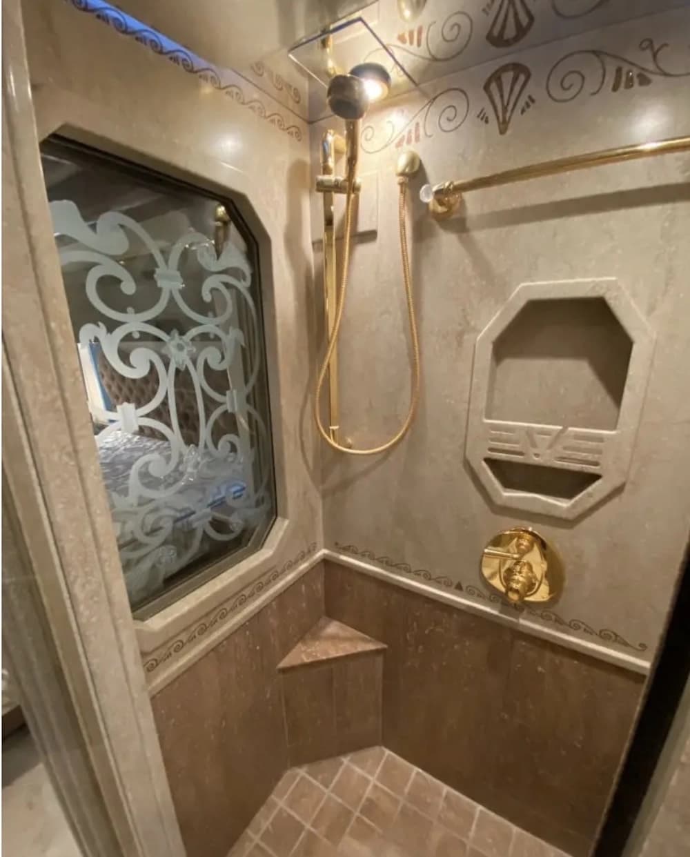 2007 Prevost Featherlite H3-45 Coach - Image 32