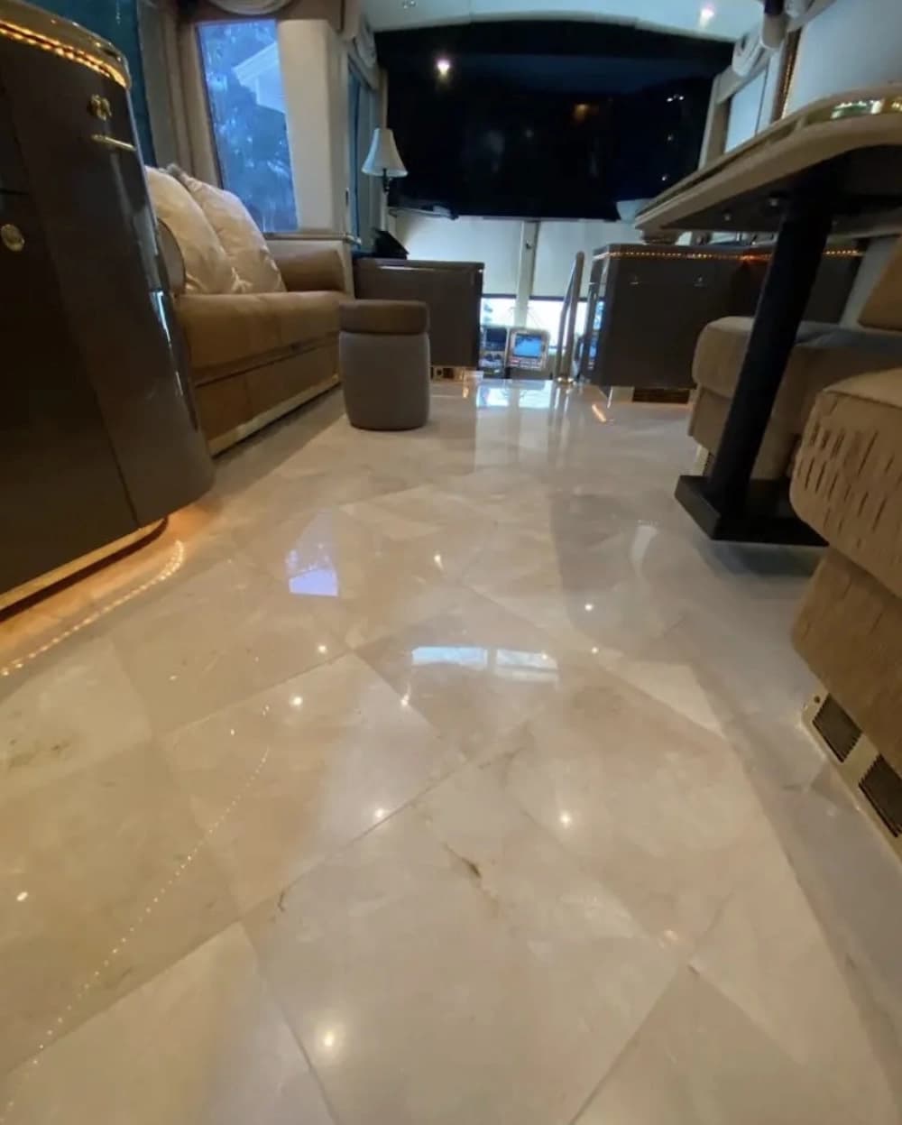 2007 Prevost Featherlite H3-45 Coach - Image 34