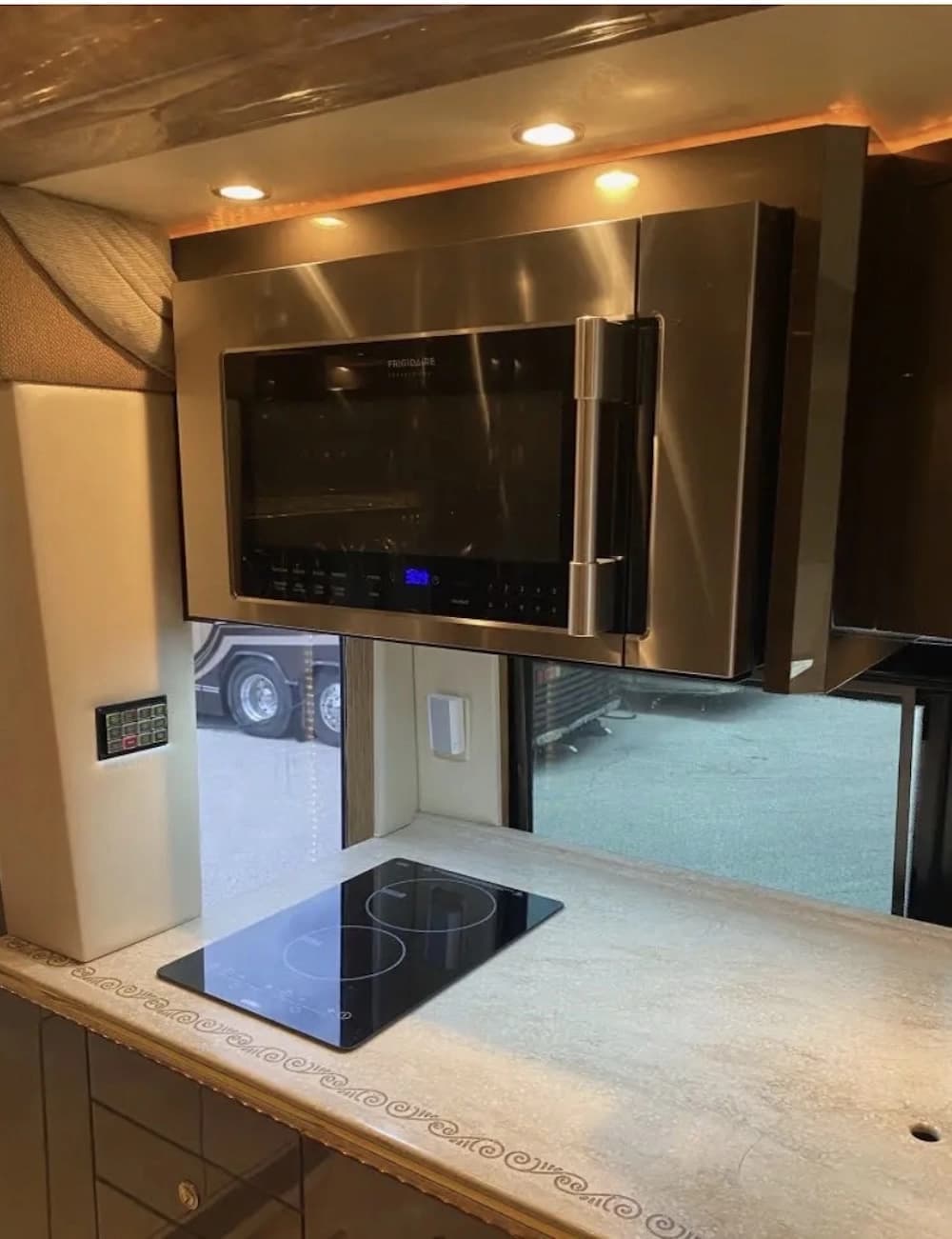 2007 Prevost Featherlite H3-45 Coach - Image 36