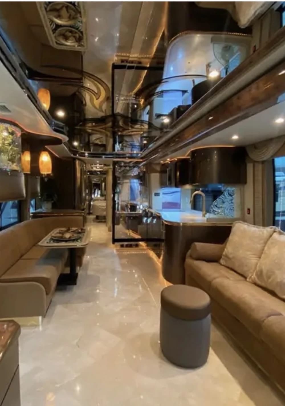 2007 Prevost Featherlite H3-45 Coach - Image 6