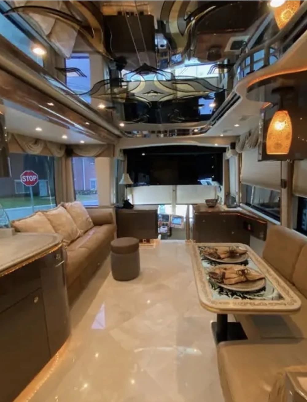 2007 Prevost Featherlite H3-45 Coach - Image 7