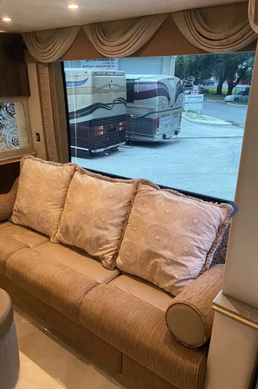 2007 Prevost Featherlite H3-45 Coach - Image 10
