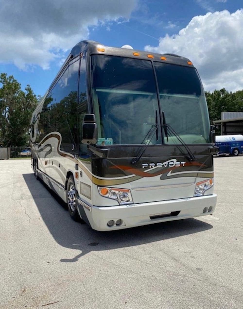 2010 Prevost Featherlite H3-45 Coach - Image 3