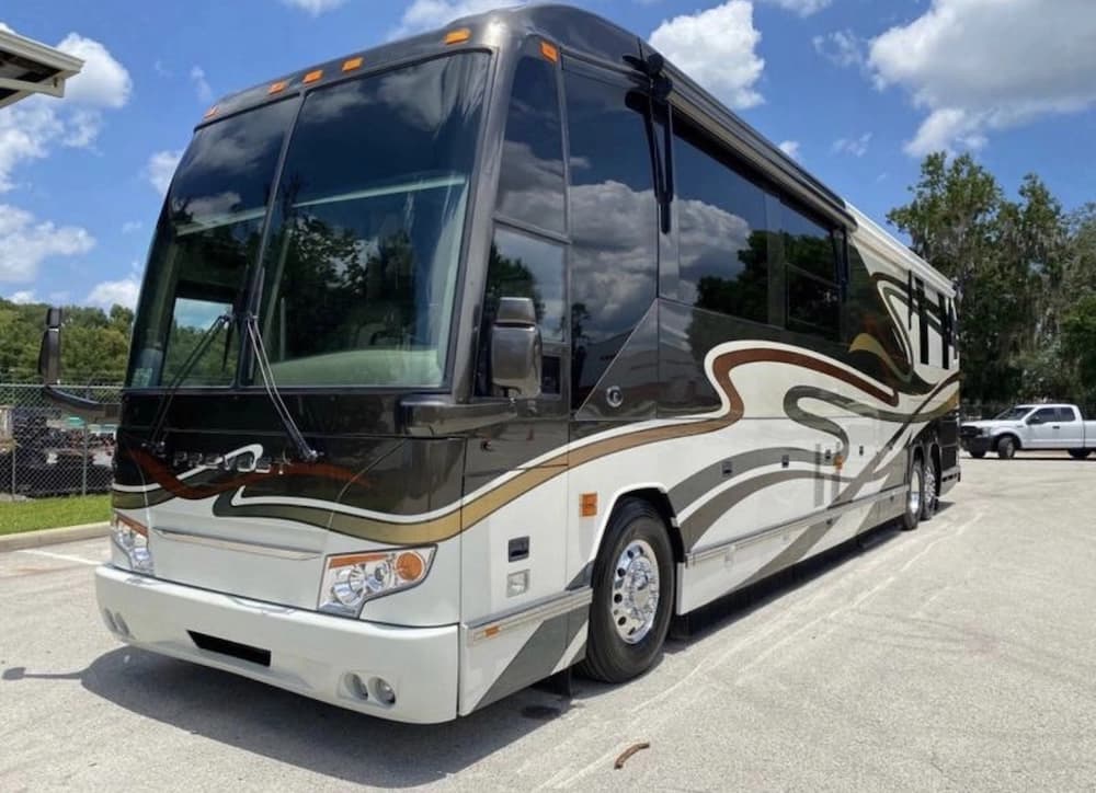 2010 Prevost Featherlite H3-45 Coach - Image 4