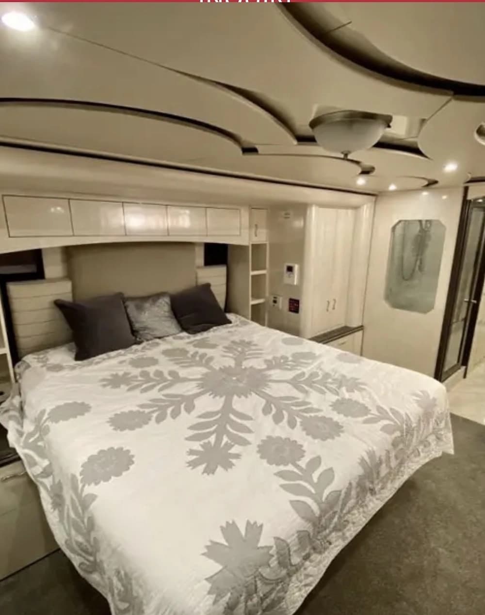 2010 Prevost Featherlite H3-45 Coach - Image 8