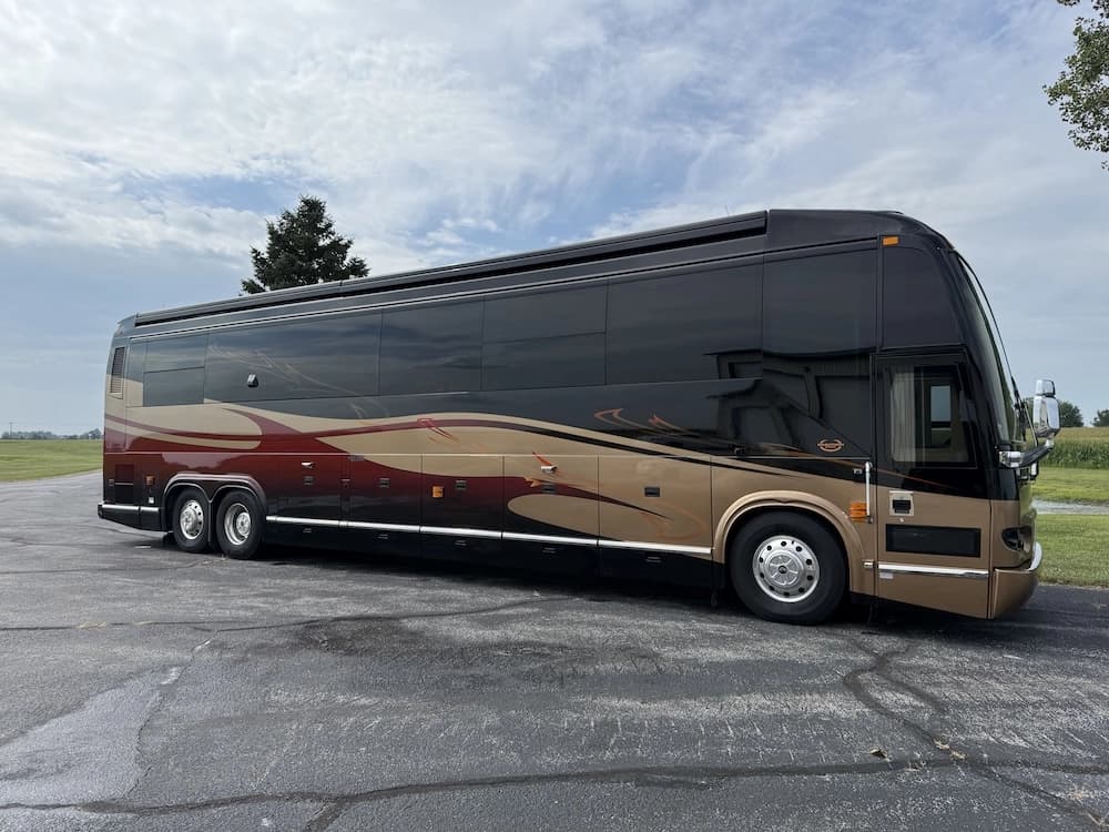 2006 Prevost Marathon H3-45 Motorhome - Image 1