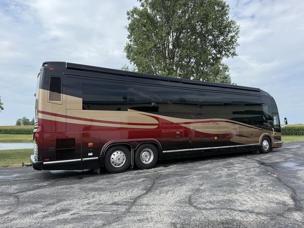 2006 Prevost Marathon H3-45 Motorhome - Image 2