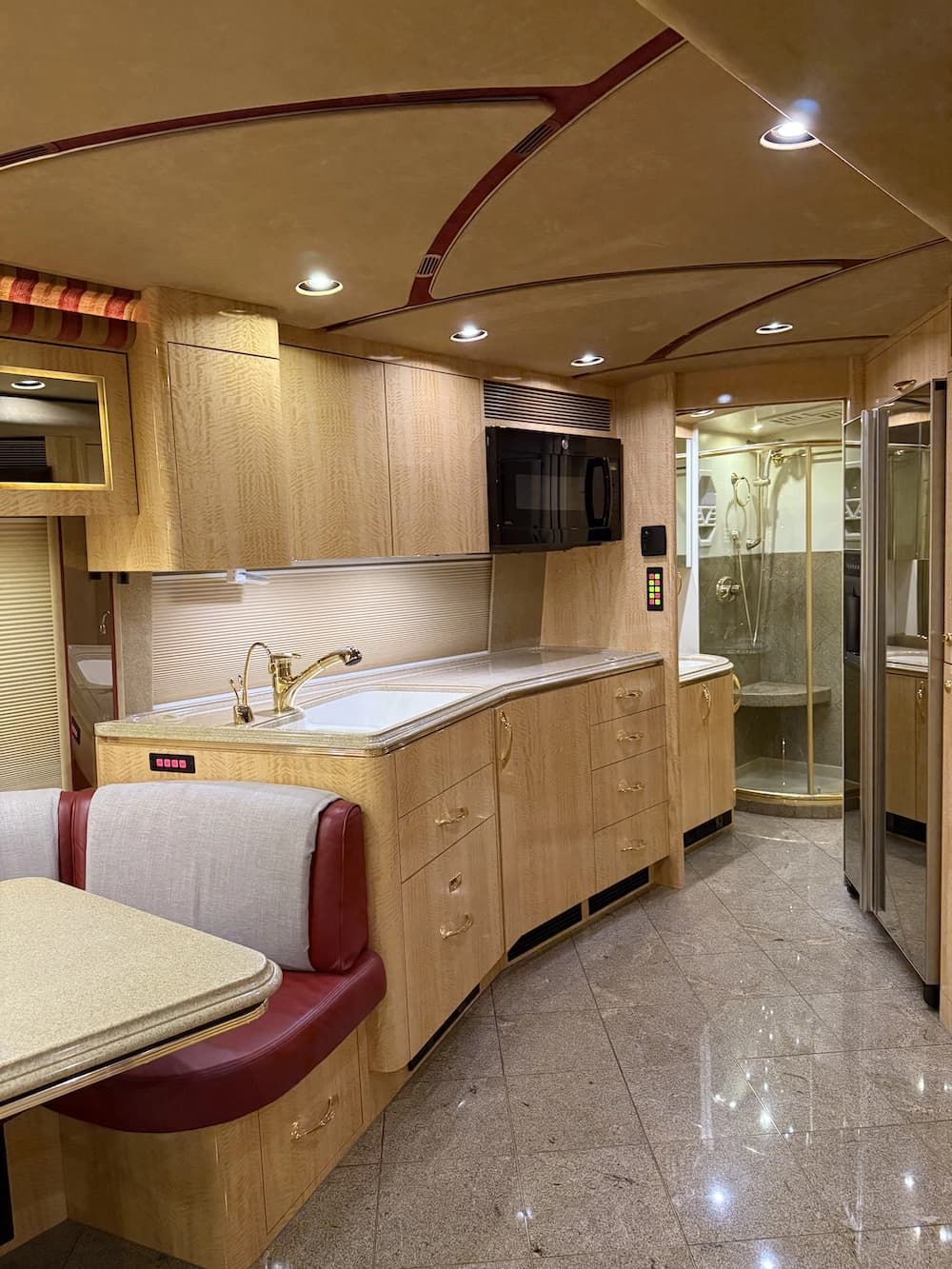 2006 Prevost Marathon H3-45 Motorhome - Image 11