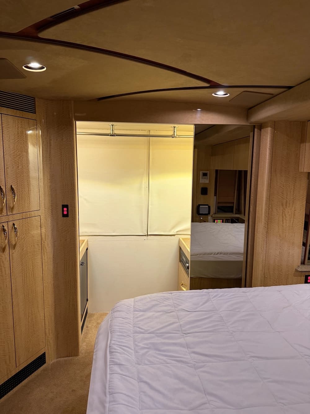 2006 Prevost Marathon H3-45 Motorhome - Image 18